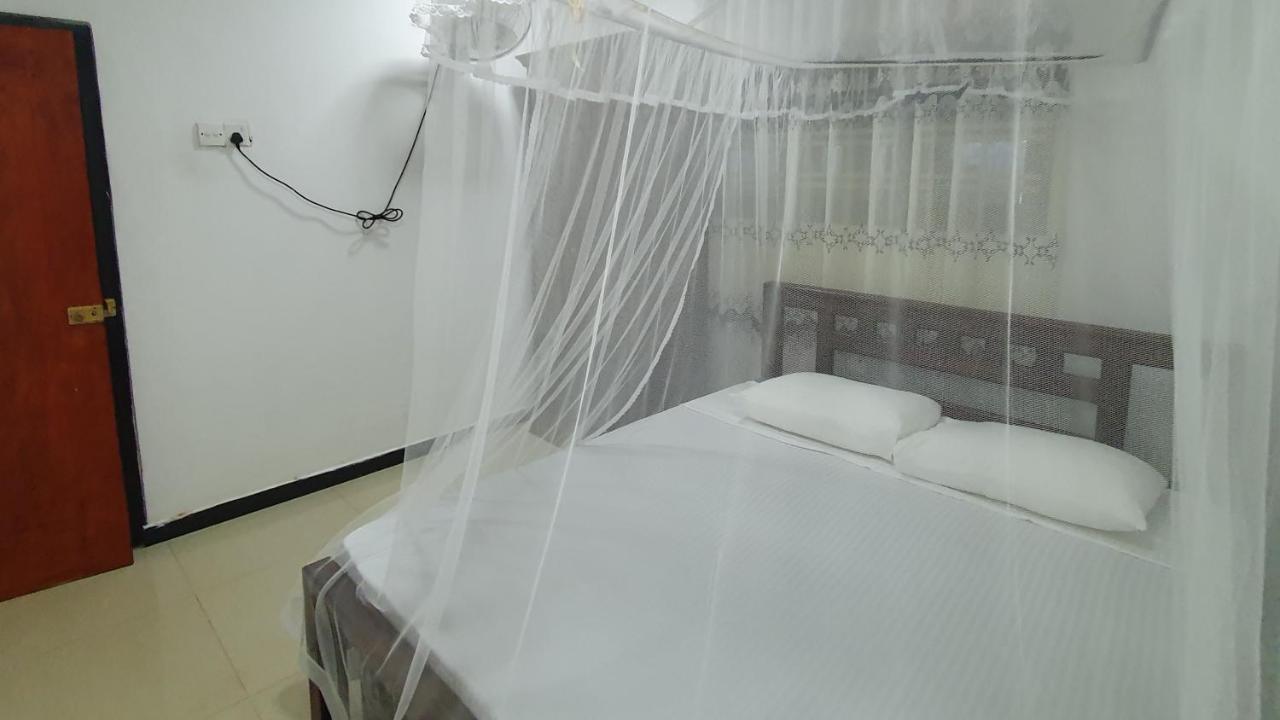 Bandulas Beach House Hikkaduwa Exterior photo